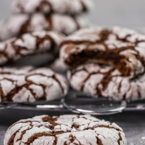 Just 4 ingredients to make these soft, chewy, sweet and oh-so- yummy – Chocolate Crinkle Cookies! Super easy to make, and perfect for the holiday season! Great cookies for a cookie exchange.