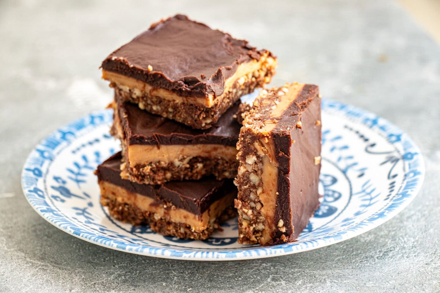 No Bake Chocolate and Caramel Crunch Bars