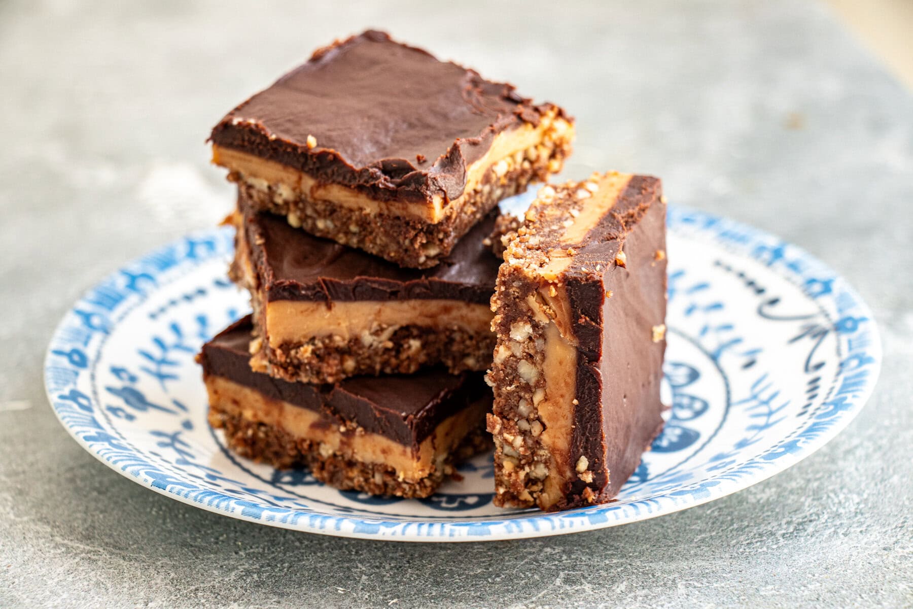 No Bake Chocolate and Caramel Crunch Bars