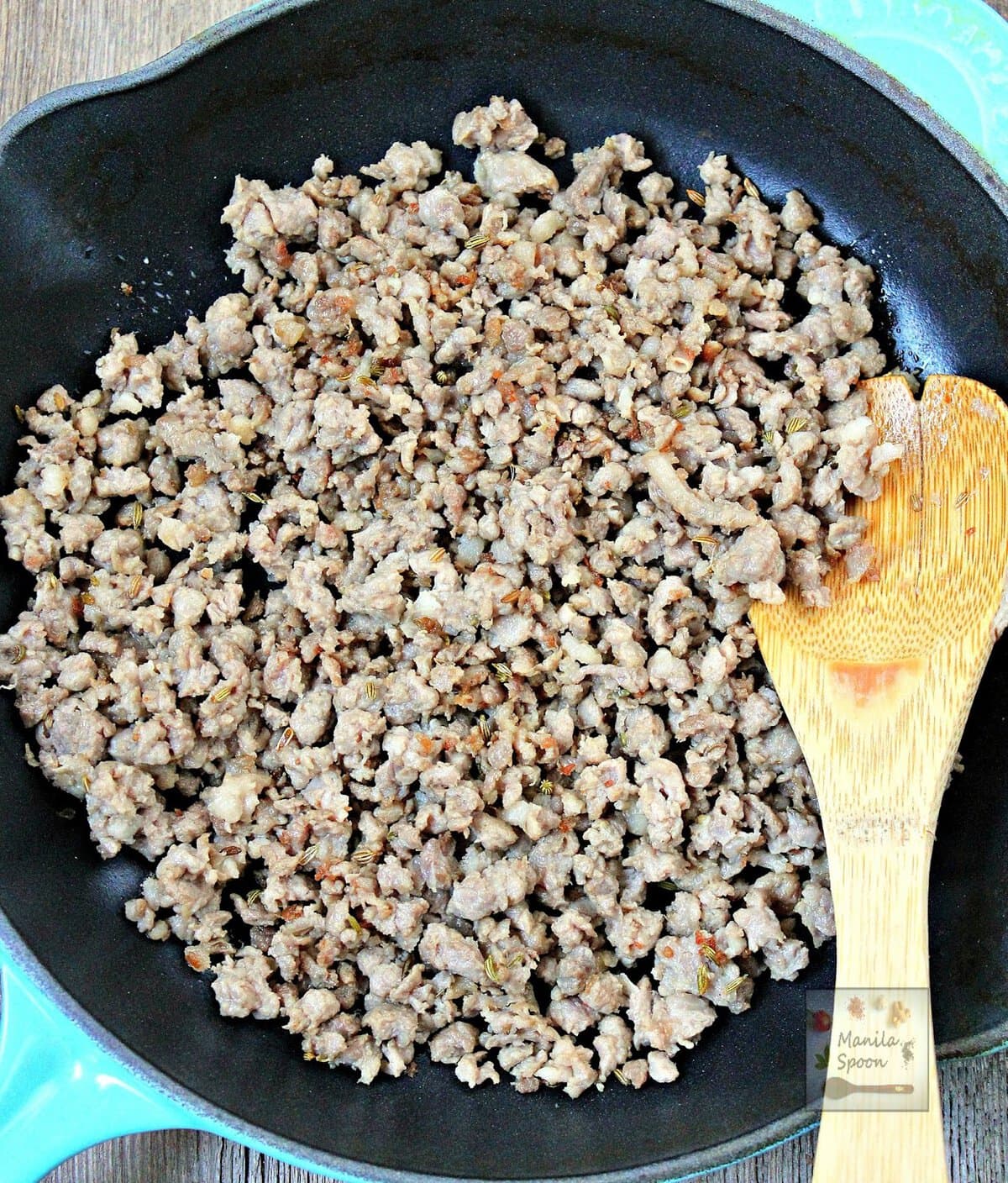 Simply brown the sausages in a deep pan or large skillet. No need to use oil if the sausage has a little fat.