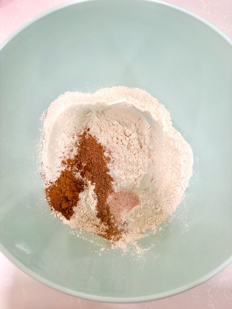 In a large mixing bowl, whisk together the flour, baking soda, baking powder, ground cinnamon, ground nutmeg, and salt.
