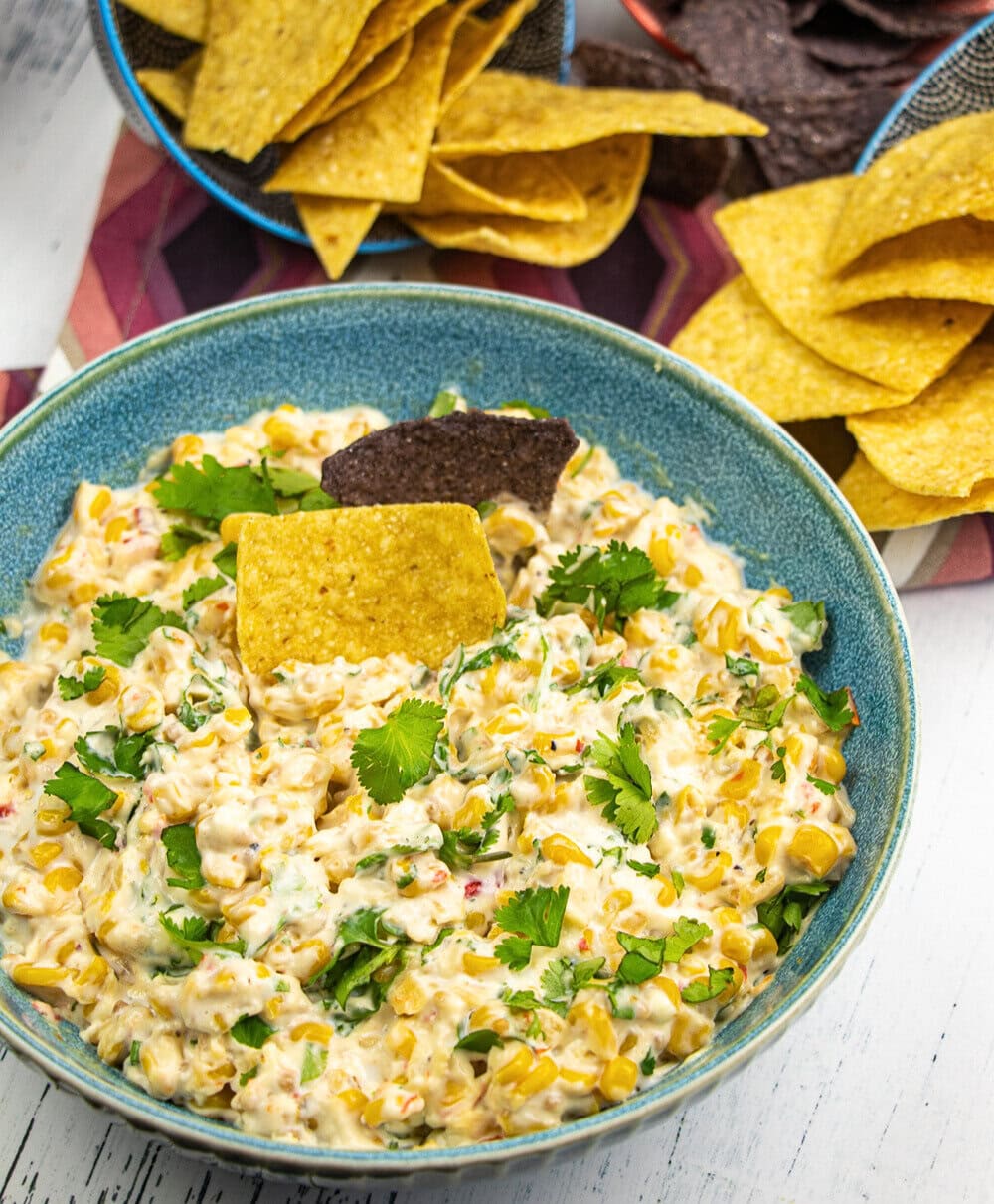 Just 5 minutes and only 3 ingredients to make this easy and deliciously creamy microwave corn dip!! Perfect for all your holiday parties! microwave creamy corn dip