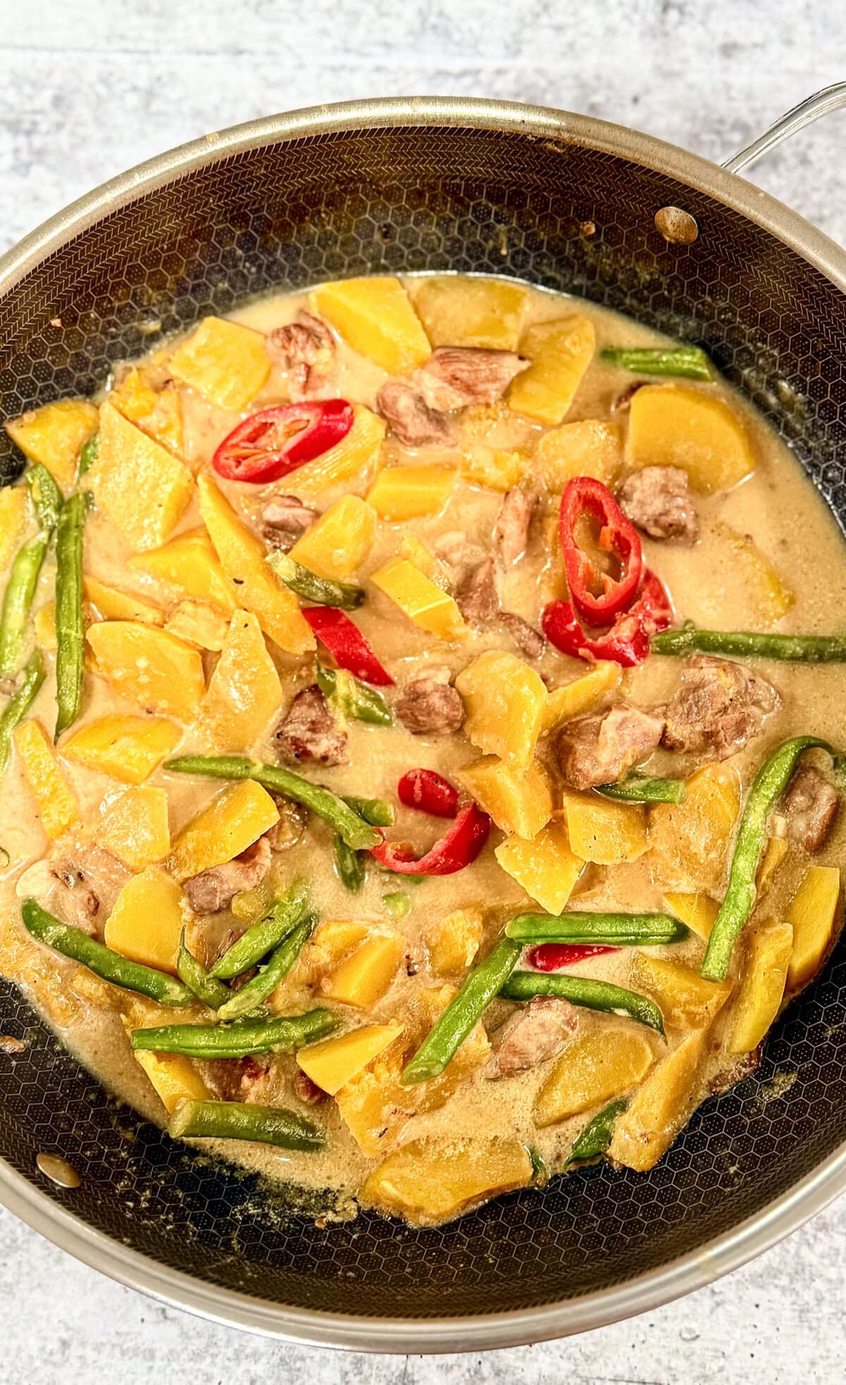 A classic Filipino vegetable and meat dish, this sauteed butternut squash with pork (Ginisang Kalabasa) is so yummy and easy to make. Paired with rice, it's such a tasty and wholesome meal! You will find this dish in any cafeteria all over the country. #ginisangkalabasa #butternutrecipes #butternutsquashwithpork | manilaspoon.com Sauteed Butternut Squash with Pork (Ginisang or Ginataang Kalabasa)