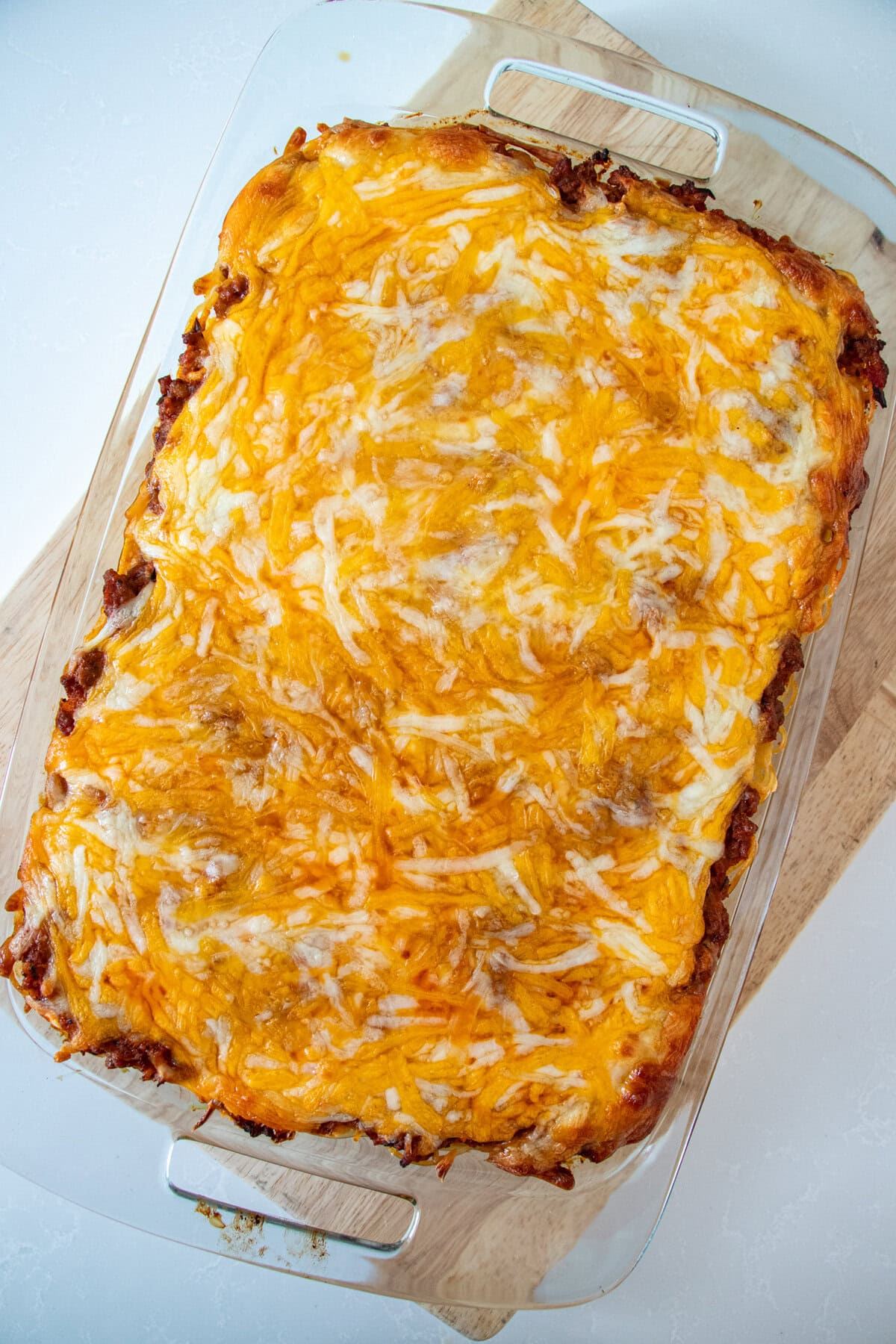 This baked spaghetti dish is so tasty and always a huge hit! With a combo of ground beef and Italian sausage plus herbs all simmered in a perfectly seasoned tomato sauce plus cream cheese mixture in between layers of pasta, your tastebuds are in for a treat. When company’s coming and I want easy but delicious comfort food, I always rely on this easy and creamy Million Dollar Spaghetti. Million Dollar Baked Spaghetti | Easy Make-Ahead Comfort Food
