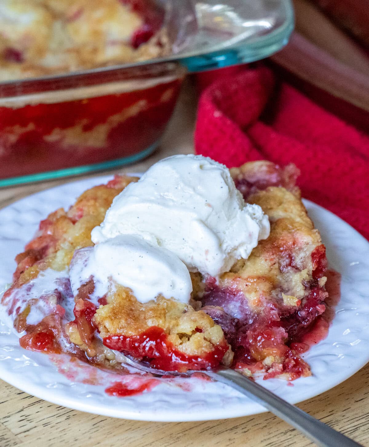 Strawberry Rhubarb Dump Cake with ice cream
