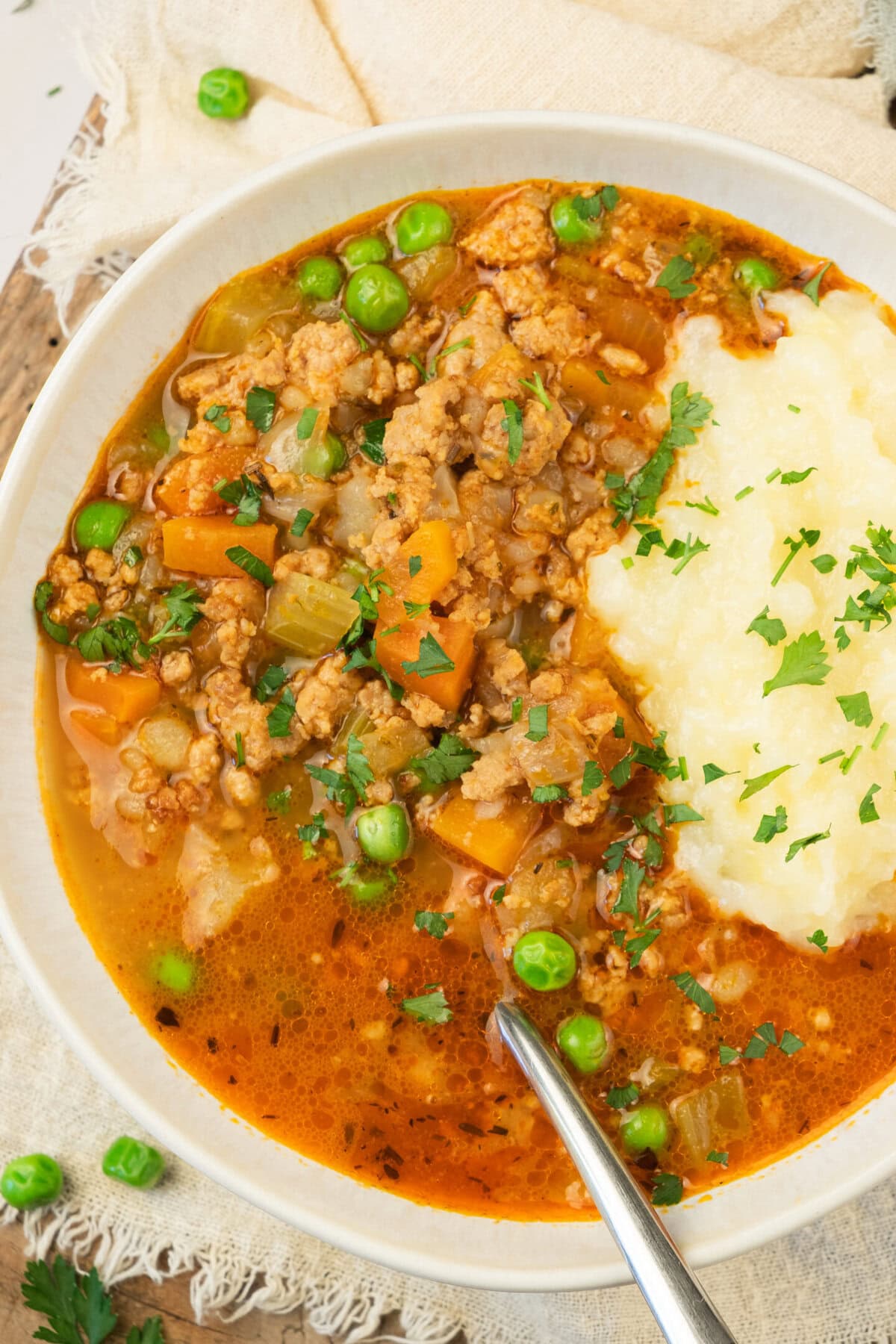 Warm up with this hearty Shepherd’s Pie Soup recipe — a cozy twist on the traditional comfort classic. Featuring seasoned ground beef, vegetables, and creamy mashed potatoes, this soup delivers all the flavor of Shepherd’s Pie in a single spoonful.
