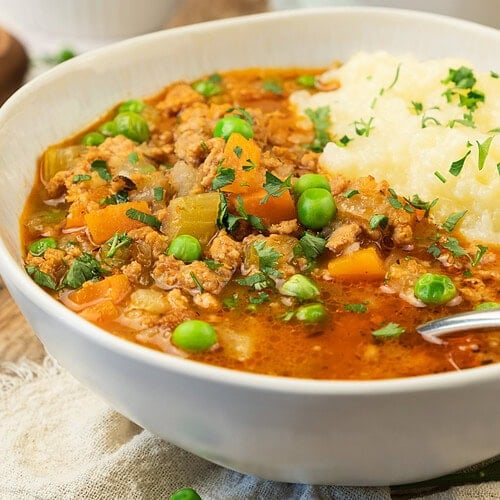 Warm up with this hearty Shepherd’s Pie Soup recipe — a cozy twist on the traditional comfort classic. Featuring seasoned ground beef, vegetables, and creamy mashed potatoes, this soup delivers all the flavor of Shepherd’s Pie in a single spoonful.